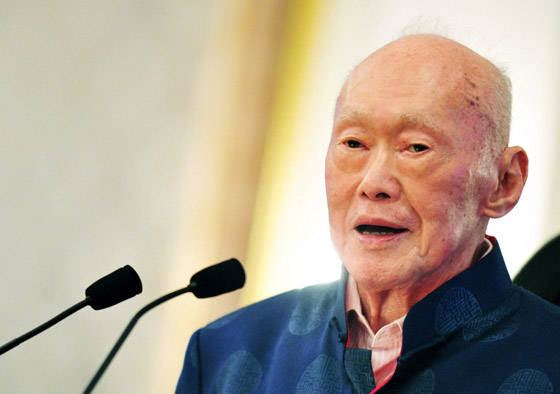 الموت يغيب ايقونة سنغافورة ومؤسسها وعاشق شوارعها النظيفة صورة رقم 25