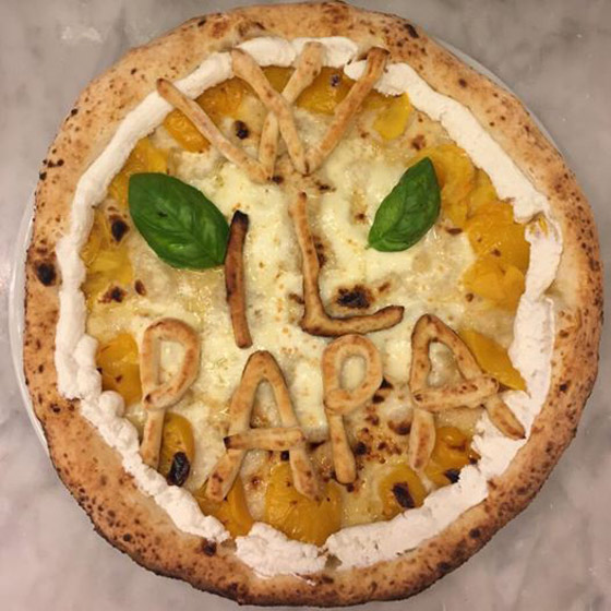 مجهول يحقق امنية البابا في مدينة البيتزا الايطالية صورة رقم 5