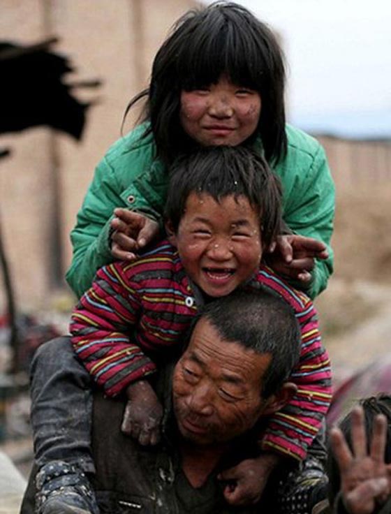 وصمة في جبين البشرية.. عائلة صينية تقضي 20 عاما وسط القمامة صورة رقم 8 وصمة في جبين البشرية.. عائلة صينية تقضي 20 عاما وسط القمامة صورة رقم 8