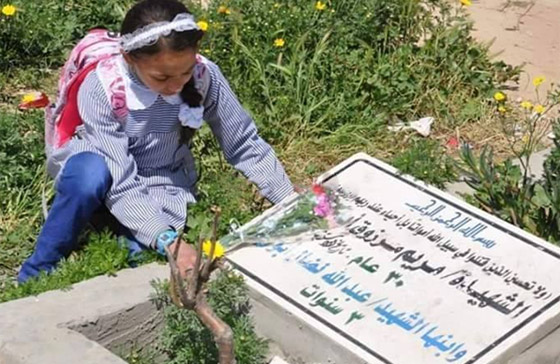 في عيد الام.. المقبرة تحتضن الام طفلة فلسطينية فقدت امها واشقاءها في الحرب صورة رقم 4 في عيد الام.. المقبرة تحتضن الام طفلة فلسطينية فقدت امها واشقاءها في الحرب صورة رقم 4