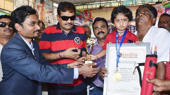 طفلة صغيرة ترفع راس الهند في رياضة الرماية وتحقق انجازا غير مسبوق صورة رقم 3 طفلة صغيرة ترفع راس الهند في رياضة الرماية وتحقق انجازا غير مسبوق صورة رقم 3