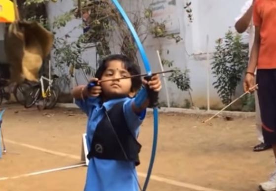 طفلة صغيرة ترفع راس الهند في رياضة الرماية وتحقق انجازا غير مسبوق صورة رقم 7 طفلة صغيرة ترفع راس الهند في رياضة الرماية وتحقق انجازا غير مسبوق صورة رقم 7