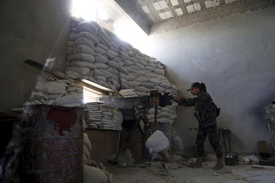 نساء الكوماندوز السوري يخضن المعارك وينفذن مهمات قتالية صعبة صورة رقم 1