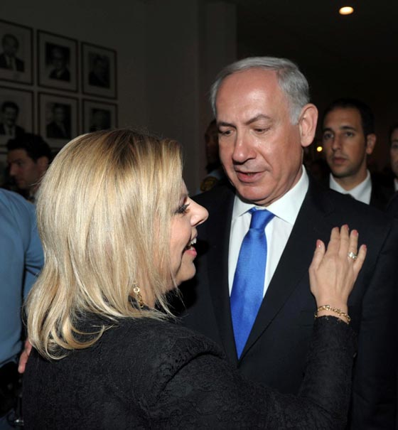 نفتالي: سارة نتنياهو تشرب الكحول بشكل جنوني.. 3 زجاجات باليوم! صورة رقم 1 نفتالي: سارة نتنياهو تشرب الكحول بشكل جنوني.. 3 زجاجات باليوم! صورة رقم 1