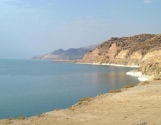 البحث عن 4 اشخاص جرفتهم مياه البحر الميت في الجانب الاردني صورة رقم 2 البحث عن 4 اشخاص جرفتهم مياه البحر الميت في الجانب الاردني صورة رقم 2