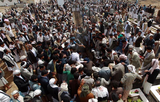 اليوم الثاني لعاصفة الحزم.. انفجارات تهز صنعاء ومعارك في عدن صورة رقم 4 اليوم الثاني لعاصفة الحزم.. انفجارات تهز صنعاء ومعارك في عدن صورة رقم 4