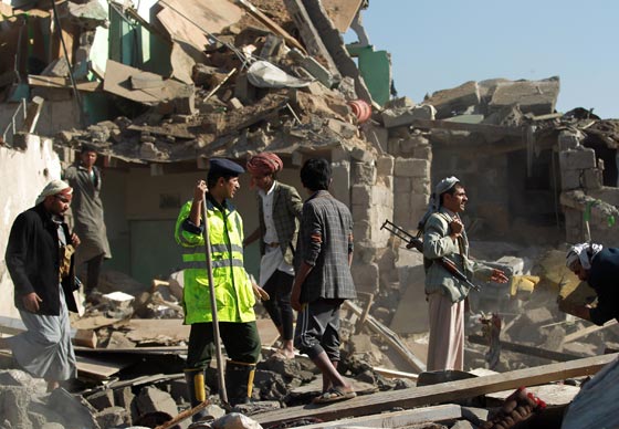 اليوم الثاني لعاصفة الحزم.. انفجارات تهز صنعاء ومعارك في عدن صورة رقم 9 اليوم الثاني لعاصفة الحزم.. انفجارات تهز صنعاء ومعارك في عدن صورة رقم 9