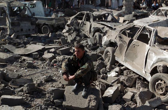 اليوم الثاني لعاصفة الحزم.. انفجارات تهز صنعاء ومعارك في عدن صورة رقم 17 اليوم الثاني لعاصفة الحزم.. انفجارات تهز صنعاء ومعارك في عدن صورة رقم 17