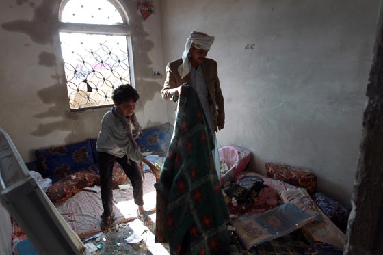 اليوم الثاني لعاصفة الحزم.. انفجارات تهز صنعاء ومعارك في عدن صورة رقم 20 اليوم الثاني لعاصفة الحزم.. انفجارات تهز صنعاء ومعارك في عدن صورة رقم 20