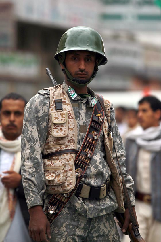 اليوم الثاني لعاصفة الحزم.. انفجارات تهز صنعاء ومعارك في عدن صورة رقم 30 اليوم الثاني لعاصفة الحزم.. انفجارات تهز صنعاء ومعارك في عدن صورة رقم 30