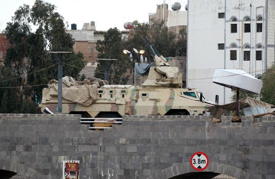 اليوم الثاني لعاصفة الحزم.. انفجارات تهز صنعاء ومعارك في عدن صورة رقم 31 اليوم الثاني لعاصفة الحزم.. انفجارات تهز صنعاء ومعارك في عدن صورة رقم 31