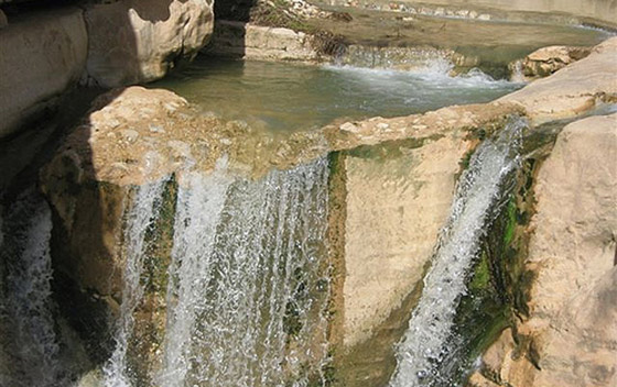 وادي القلط في اريحا يبتلع سائحة فرنسية هوت من اعاليه صورة رقم 2