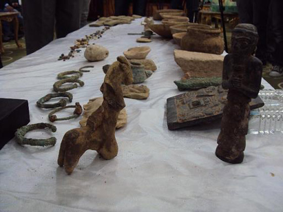 بالصور.. داعش يمول ارهابه من القطع الاثرية التاريخية صورة رقم 4