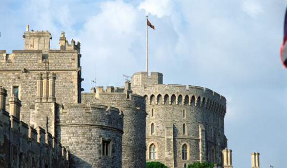  العاملون في قلعة الملكة اليزابيث ينتفضون بسبب تدني اجورهم صورة رقم 1