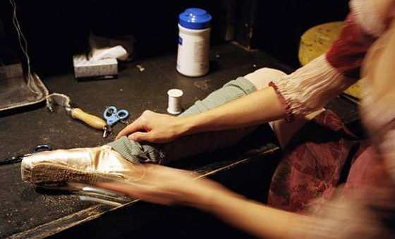 صور راقصات الباليه يفقدن غشاء البكارة بسبب التمرينات وأحذية الباليرينا تشوه أقدامهن صورة رقم 1 صور راقصات الباليه يفقدن غشاء البكارة بسبب التمرينات وأحذية الباليرينا تشوه أقدامهن صورة رقم 1