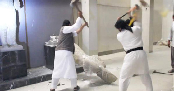 فيديو.. عناصر داعش يفسدون في الارض ويدمرون آثار النمرود في الموصل صورة رقم 2