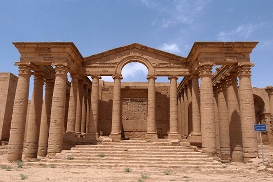 فيديو.. عناصر داعش يفسدون في الارض ويدمرون آثار النمرود في الموصل صورة رقم 1