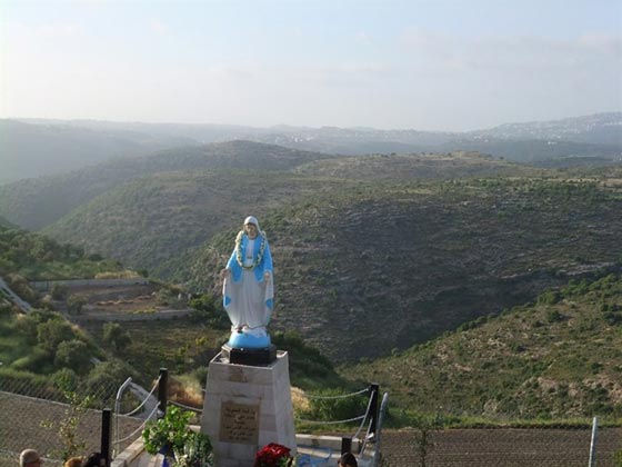 انتهاك حرمة كنيسة في جزين وتحويلها الى مرتع لعنزة صورة رقم 4