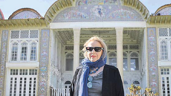 صحفية اسرائيلية تقتحم عرين آيات الله.. وتتجول في بلاده صورة رقم 2