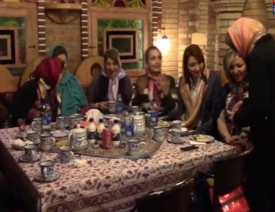 صحفية اسرائيلية تقتحم عرين آيات الله.. وتتجول في بلاده صورة رقم 7