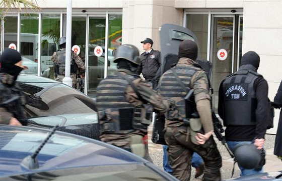 مصرع قاض تركي بعد احتجاز منظمة ارهابية له صورة رقم 5