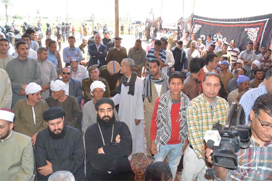  مسلمون يتبرعون لبناء كنيسة الشهداء المصريين الذين قتلوا في ليبيا صورة رقم 6