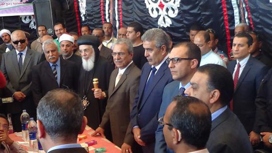  مسلمون يتبرعون لبناء كنيسة الشهداء المصريين الذين قتلوا في ليبيا صورة رقم 7