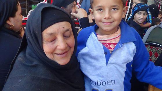  مسلمون يتبرعون لبناء كنيسة الشهداء المصريين الذين قتلوا في ليبيا صورة رقم 9