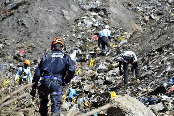 بالفيديو.. اللحظات الاخيرة قبل تحطم الالمانية كما التقطها احد ركابها صورة رقم 1