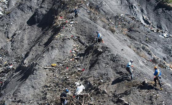 بالفيديو.. اللحظات الاخيرة قبل تحطم الالمانية كما التقطها احد ركابها صورة رقم 8