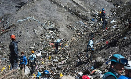 بالفيديو.. اللحظات الاخيرة قبل تحطم الالمانية كما التقطها احد ركابها صورة رقم 7