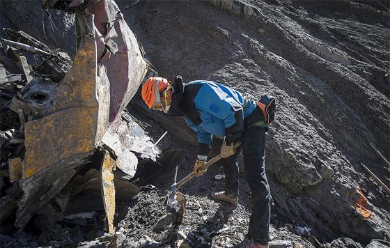 بالفيديو.. اللحظات الاخيرة قبل تحطم الالمانية كما التقطها احد ركابها صورة رقم 5