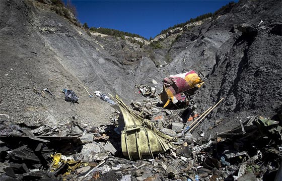 بالفيديو.. اللحظات الاخيرة قبل تحطم الالمانية كما التقطها احد ركابها صورة رقم 12