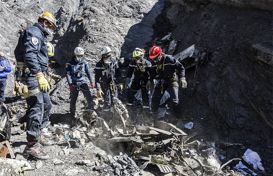 بالفيديو.. اللحظات الاخيرة قبل تحطم الالمانية كما التقطها احد ركابها صورة رقم 10