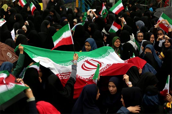 فيديو.. الايرانيون يرقصون طربا على اتفاق لوزان في شوارع طهران صورة رقم 3