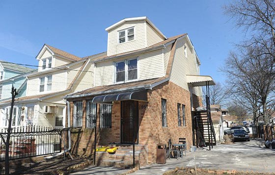 محاكمة امرأتين بتهمة التخطيط لتفجيرات ارهابية في نيويورك صورة رقم 3 محاكمة امرأتين بتهمة التخطيط لتفجيرات ارهابية في نيويورك صورة رقم 3