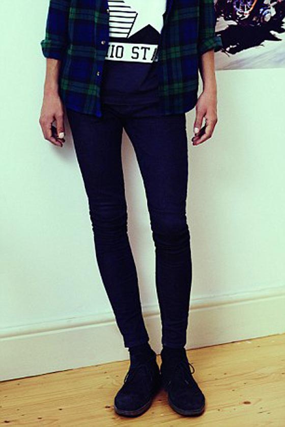 ارهاب داعش يطال بنطال الجينز الضيق والموسيقى على الجوال صورة رقم 2