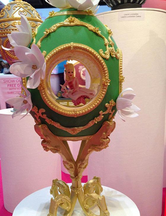 صور اجمل كيك بيض عيد الفصح مستوحى من مجوهرات فابرجيه صورة رقم 11 صور اجمل كيك بيض عيد الفصح مستوحى من مجوهرات فابرجيه صورة رقم 11