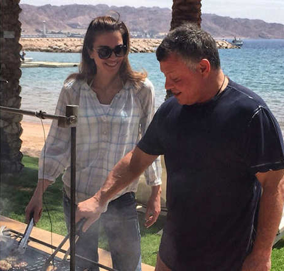 مغردون اردنيون يطمحون لمشاركة ملكهم في رحلة الشواء الى العقبة صورة رقم 1