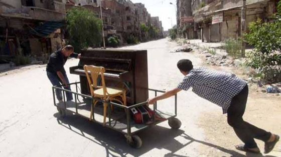 فصل جديد يضاعف مأساة مخيم اليرموك.. اسمه داعش صورة رقم 2 فصل جديد يضاعف مأساة مخيم اليرموك.. اسمه داعش صورة رقم 2