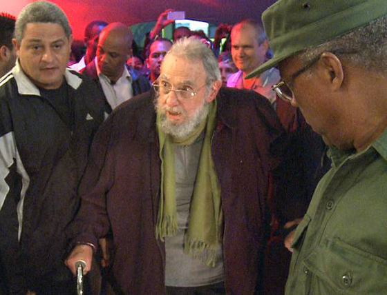 بالفيديو.. ظهور نادر للزعيم فيدل كاسترو بعد غياب دام سنة وشهرين صورة رقم 2 بالفيديو.. ظهور نادر للزعيم فيدل كاسترو بعد غياب دام سنة وشهرين صورة رقم 2