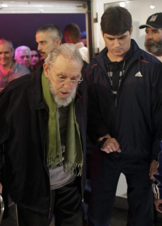 بالفيديو.. ظهور نادر للزعيم فيدل كاسترو بعد غياب دام سنة وشهرين صورة رقم 4 بالفيديو.. ظهور نادر للزعيم فيدل كاسترو بعد غياب دام سنة وشهرين صورة رقم 4