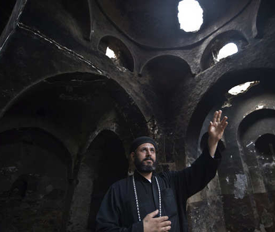 بالصور.. كنائس الشرق الأوسط تبكي في العيد ولا فرح بالفصح المجيد صورة رقم 19