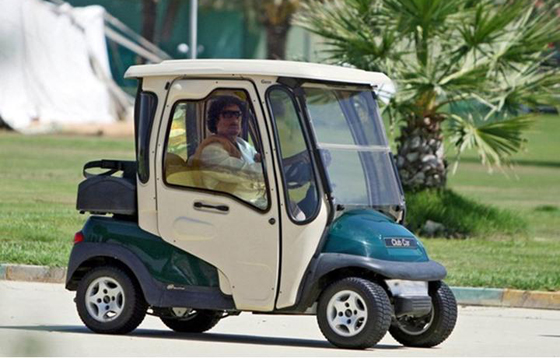 بالصور.. قصور القذافي تحولت الى مكب للنفايات واسواق للحيوانات صورة رقم 2 بالصور.. قصور القذافي تحولت الى مكب للنفايات واسواق للحيوانات صورة رقم 2