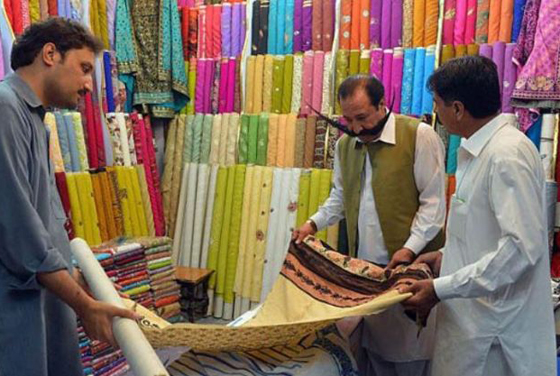 بالصور.. باكستاني يستبدل وطنه بشاربه بعد ان خيّر بينهما! صورة رقم 1