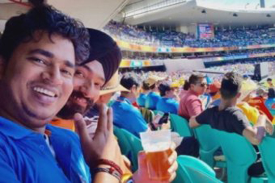 مهاتفة قاتلة.. هندي يسقط من الطابق الثالث خلال محادثته مع عروسه صورة رقم 2