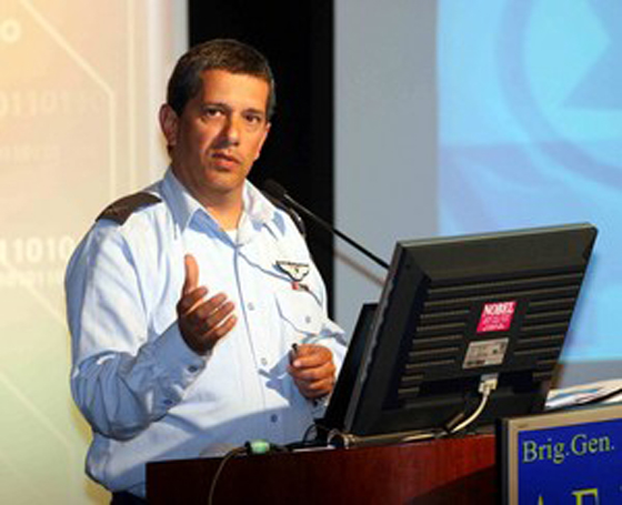 الاخطبوط الاسرائيلي يتحدث عن مباغتة النووي الايراني جوا.. على طريقة موكيد صورة رقم 1