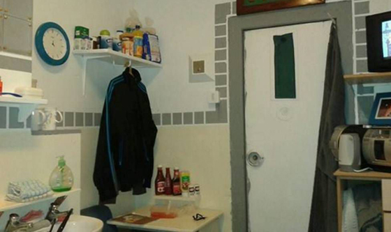 تاجر مخدرات يعيش في السجن مثل الملوك.. شاهد صور السيلفي   صورة رقم 9