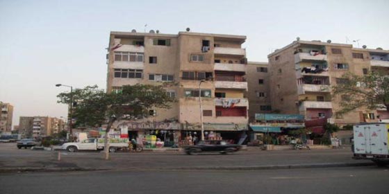 بالفيديو.. فضيحة البلطجي والشرطة تهز مدينة السلام  صورة رقم 3