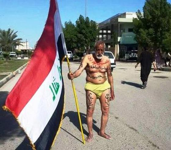 خلع الملابس.. طريقة مبتكرة ينتهجها عراقي للاحتجاج على الفساد والمحسوبية صورة رقم 2